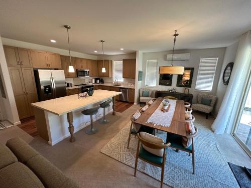 Makaha Valley House | New Tropical Island Ohana near Beach with community Pool Spa Gym PingPong and more