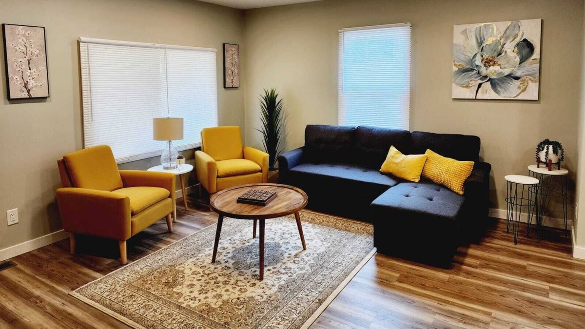 Glendale House | NEW updated Cozy 2BDR house near Convention Center
