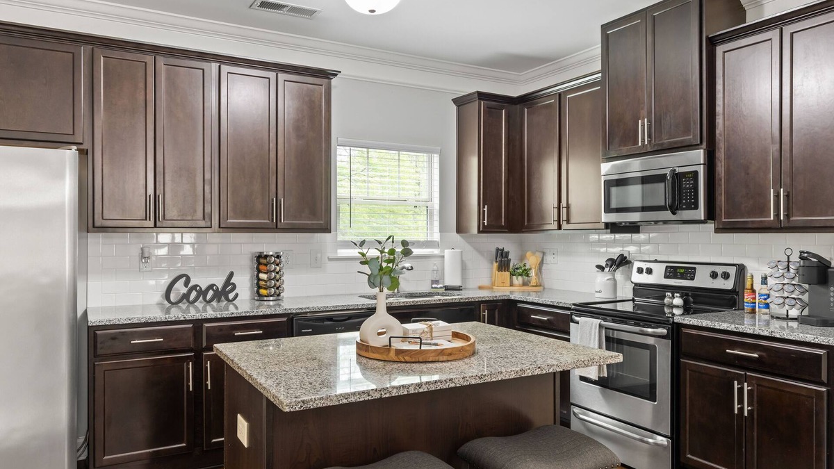 Opelika House | New updated home close to RTJ and Auburn!