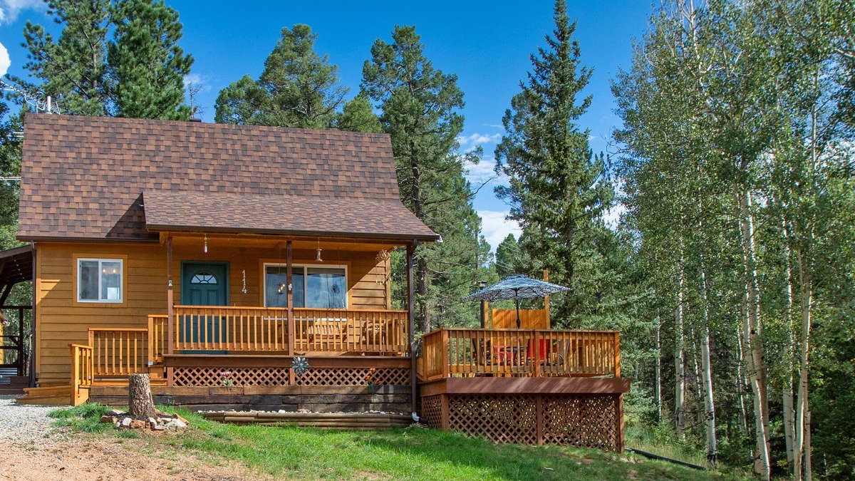 Florissant Cabin | NEW Updated, SUNSETCABIN:3 bd,1.5 bth, secluded, beautiful views, deck, sleeps 6
