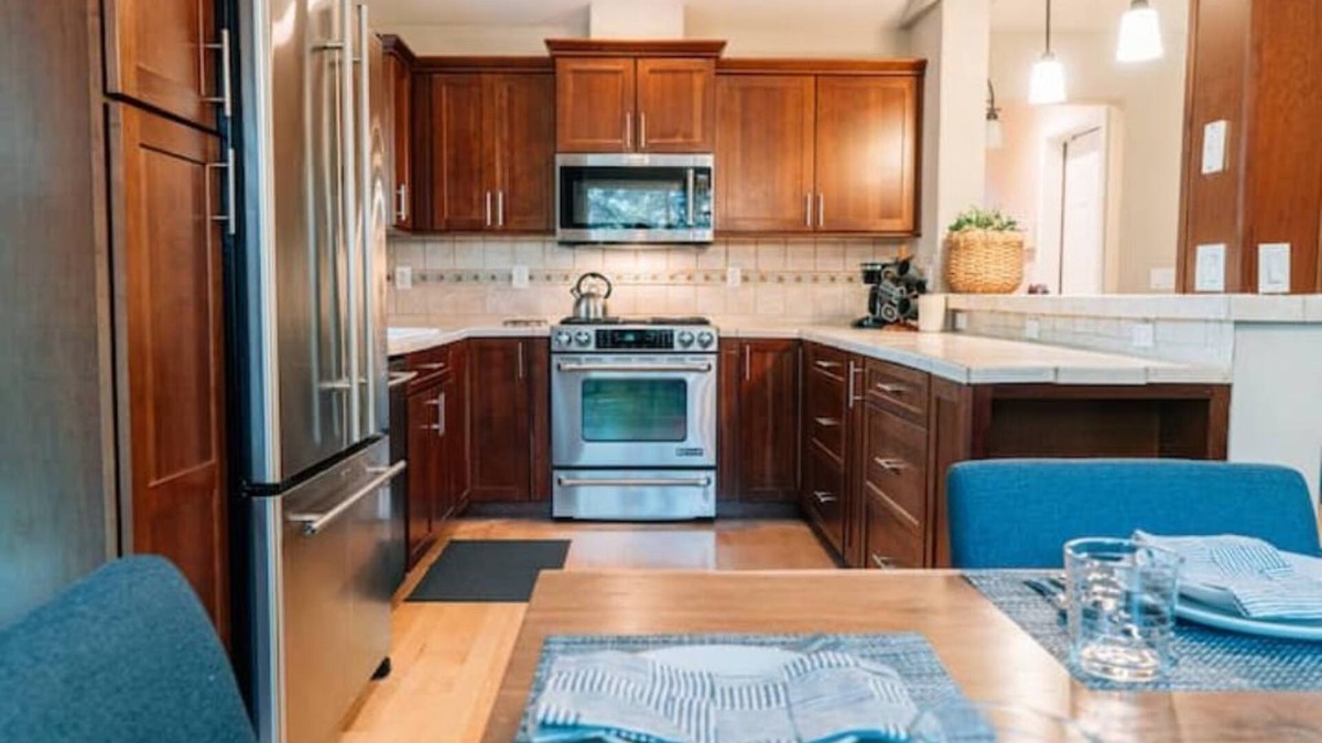 Boyd Acres House | NEW Upscale home with hot tub & backyard oasis!