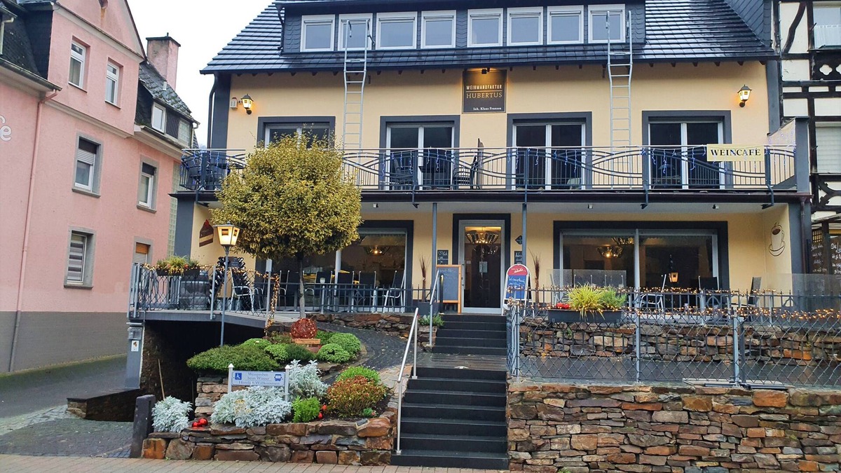 Klotten Apartment | New vacation apartment in the old winegrower's house - vacation at the winery