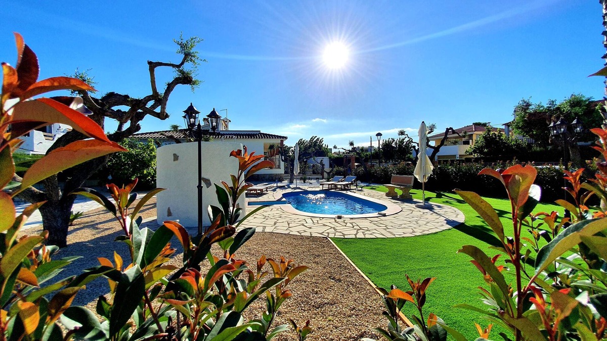 Cambrils Villa | New vacation home with private pool, 2 min walk from the beach