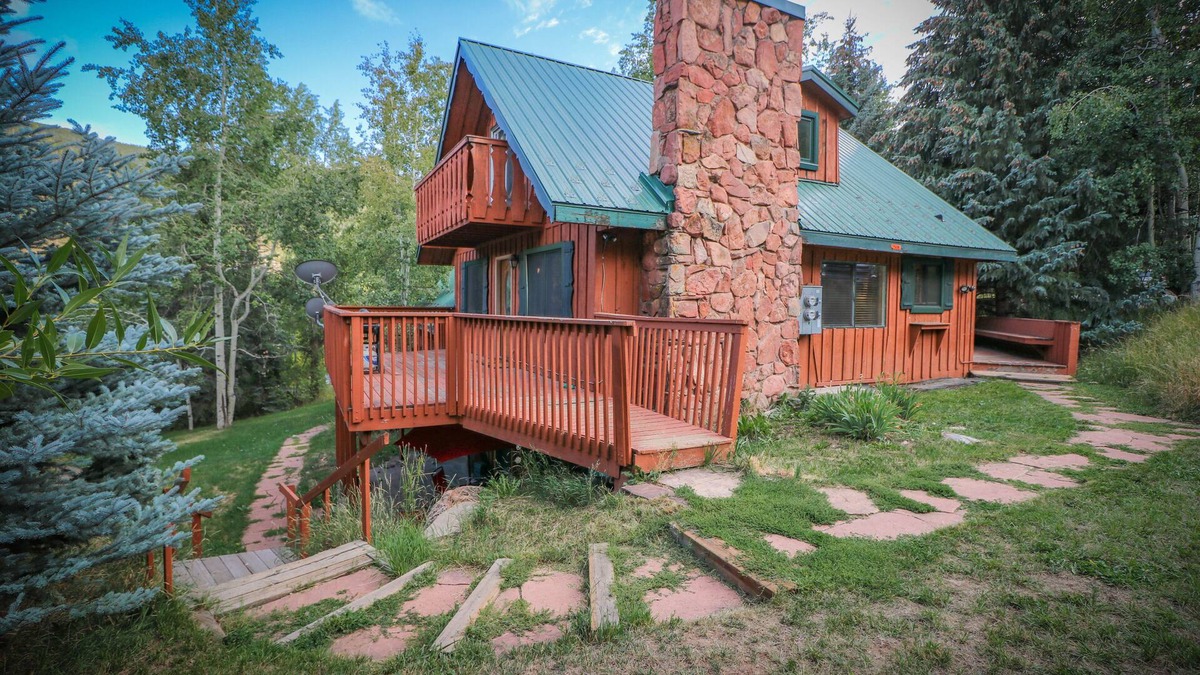 Vail Cabin | **NEW** Vail Cabin, Sleeps 8 Great Location, Smores, Park