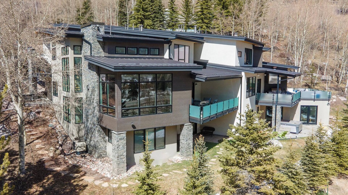 Vail Ski Chalet | New Vail Chalet. 5 BR, 5 Bath. Spectacular views Easy access to free shuttle bus
