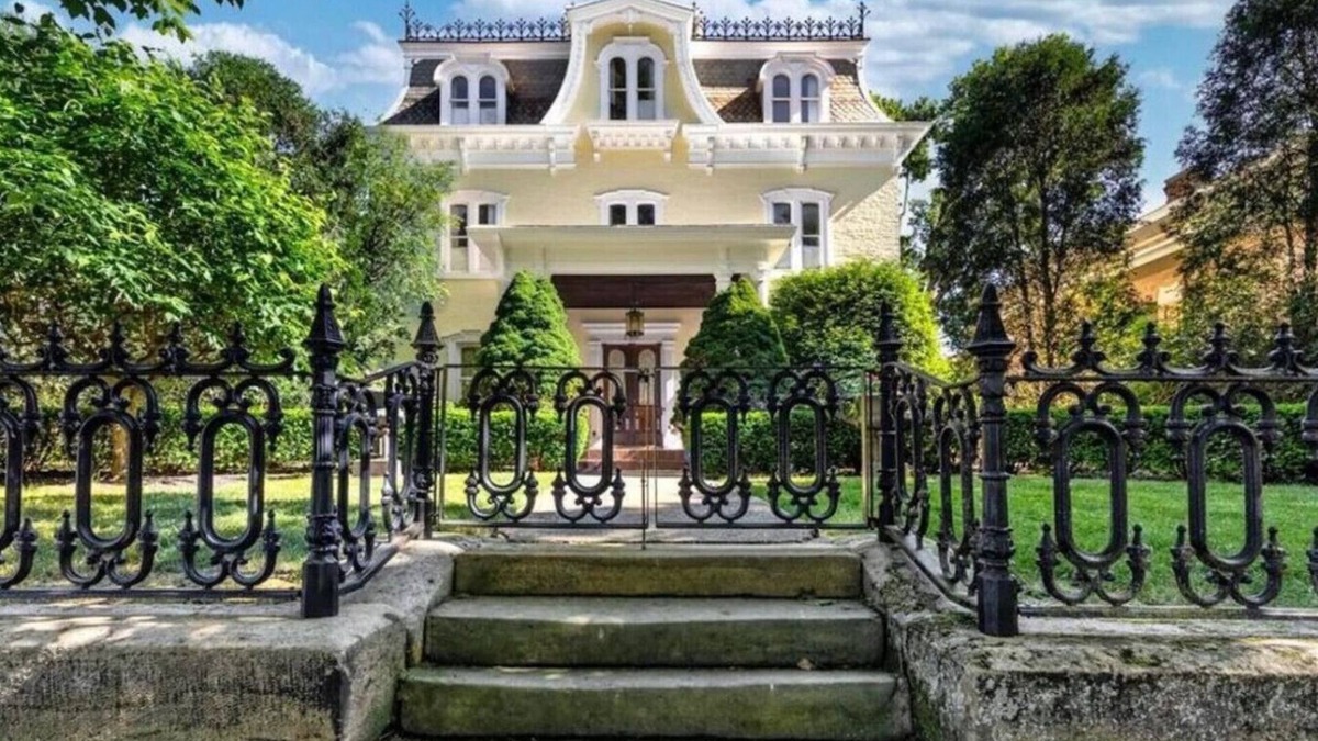 Lancaster House | New! Victorian Mansion Downtown