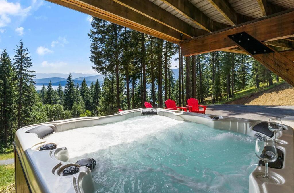 Cle Elum House | NEW! Views of CLE ELUM LAKE/MTN*NR*Suncadia* HOTTUB
