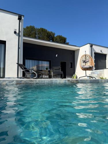 Carcassonne Villa | New villa 2025 Pyrenees View, Pool & Comfort