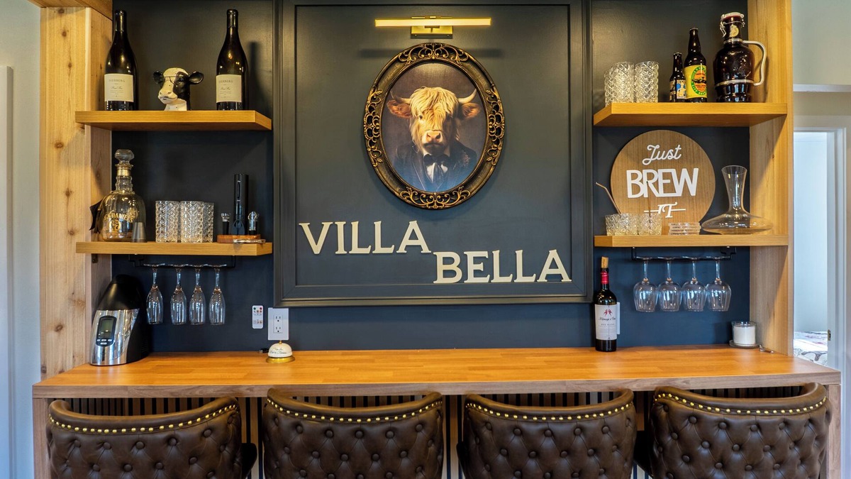 Hermann Other | NEW! Villa Bella Elegant Hermann Farmhouse with Wine Bar, Fire Pit &Trolley Ride