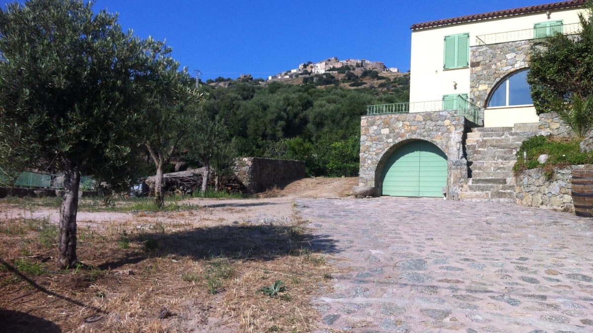 Aregno Villa | New villa between sea and mountain near all trade.