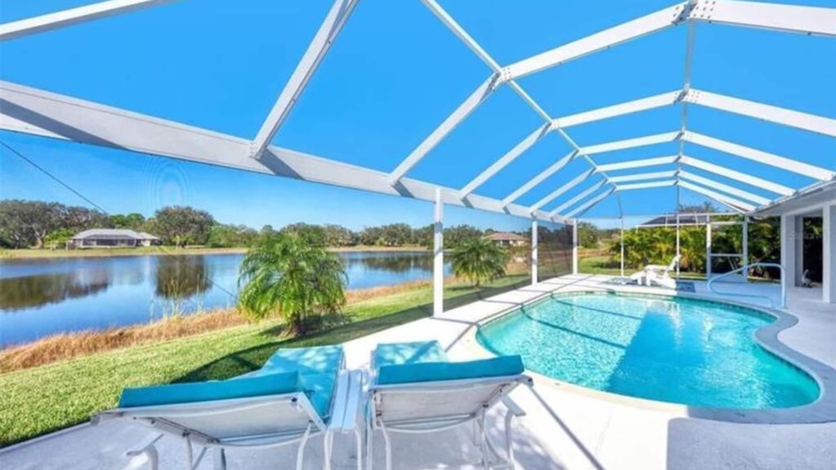 Rotonda Lakes Villa | New villa on the lake in beautiful nature
