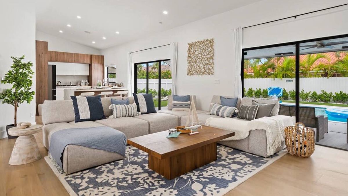 Richmond West Villa | NEW Villa Paradise Lux Gem Pool Game Room