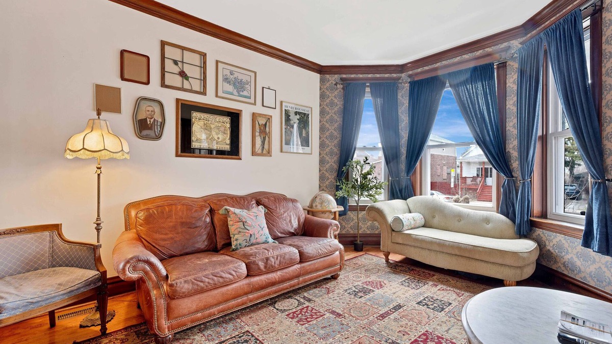 Berwyn Condo | NEW! Vintage 3 Bed Condo in Chicagolands Trendy Berwyn by AllSet Turnover