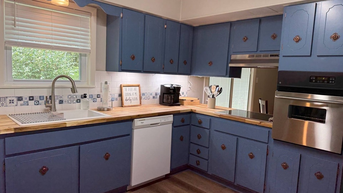 Sherwood House | NEW Violet's Dream. A Soft Place To Land. Charming, quiet 3-bed Sherwood home.