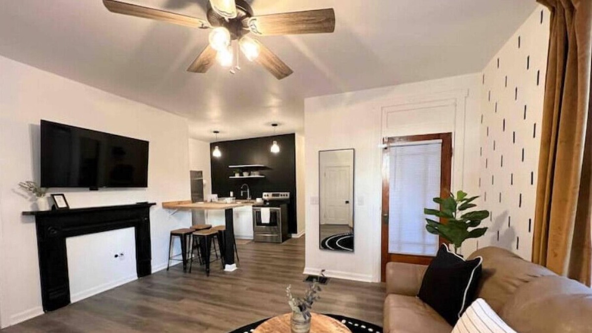 Madison House | NEW! Walk to Main St-King beds