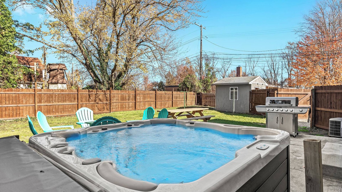 Mount Clemens House | New! Warm & Cozy 3BR w/Hot Tub, Firepit & BBQ!