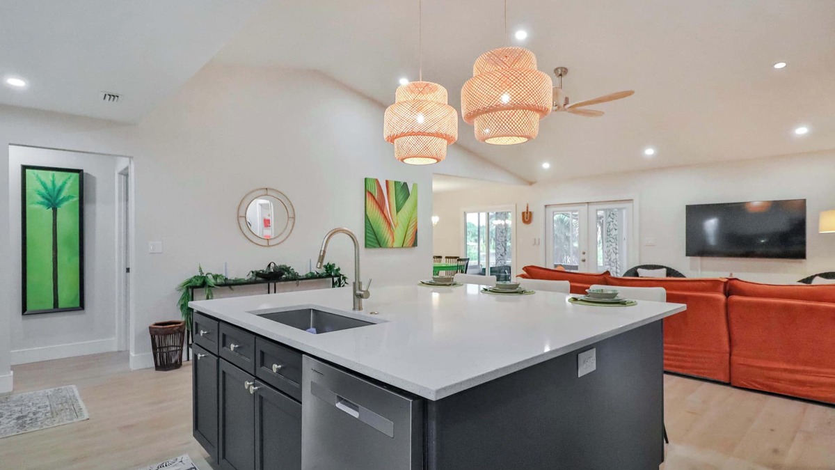 Interchange Square House | NEW: Waterfront Oasis w/Heated Pool, Dock, Kayaks