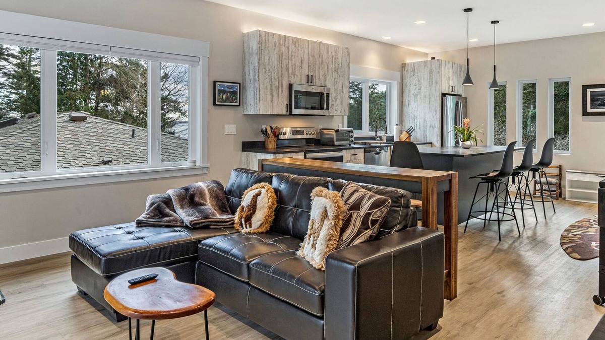 Friday Harbor House | New Waterview Loft near Roche Harbor! (sjil)