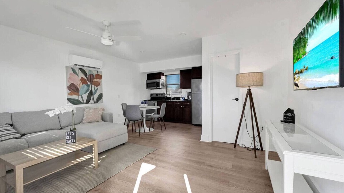 North Beach Apartment | New! Waves On Walnut # 6!