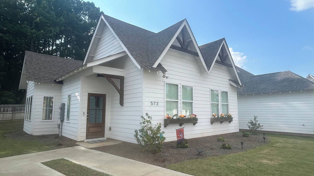 Auburn House | New! Welcome to Ode to Aubie! Full house 3 bedroom - 1.4 m to the Stadium!
