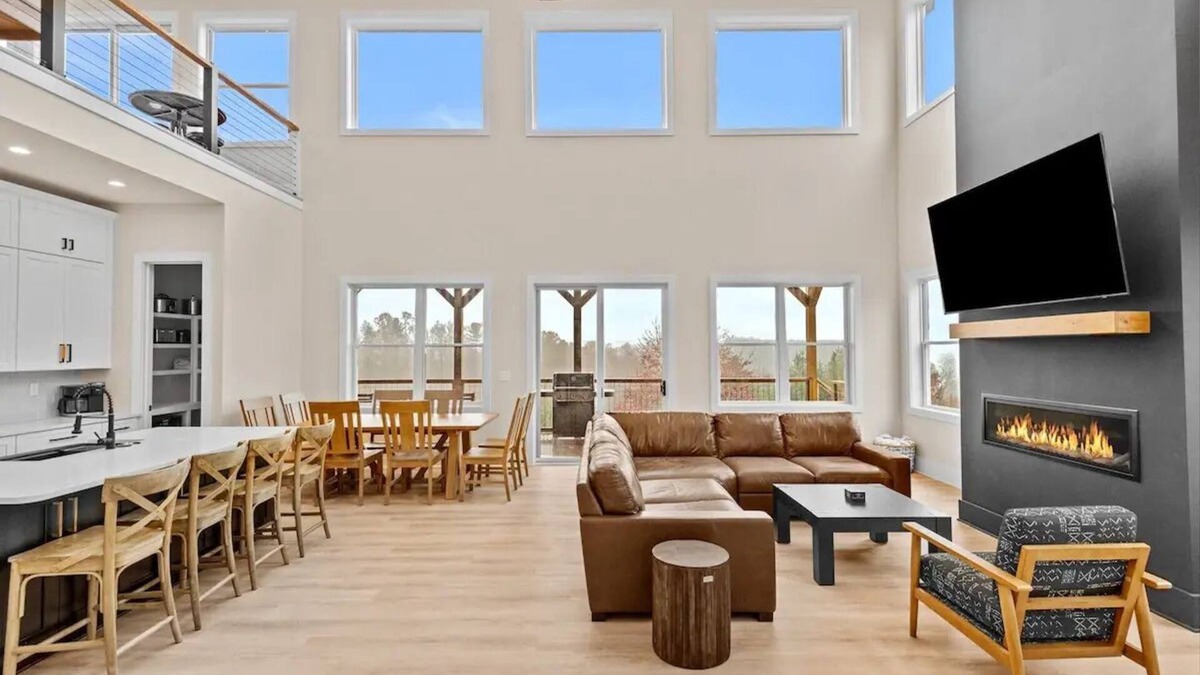 Edens Gate House | NEW with VIEWS Modern 4BR w Hot Tub, Fire Pit, Game Room, Near New River!