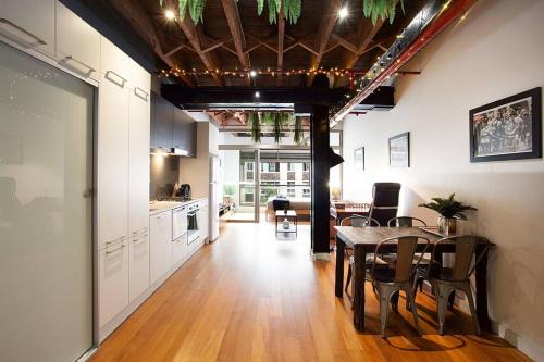 Darlinghurst Apartment | New York Warehouse by Sydney Dreams