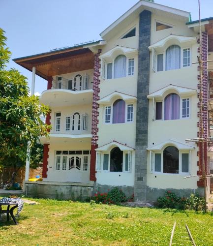 Nishat-Shalimar House | New Zamrood Holiday Home