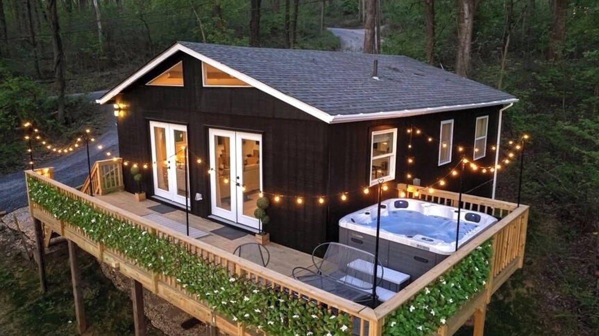 Front Royal Cabin | NEW Zen Cabin in the Clouds . Hot Tub, Wineries, Skyline
