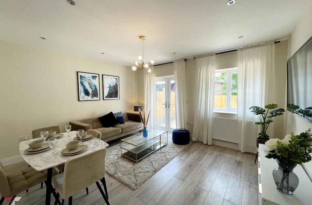 Rushmoor District House | Newbuild, 3 Bedroom house with free parking
