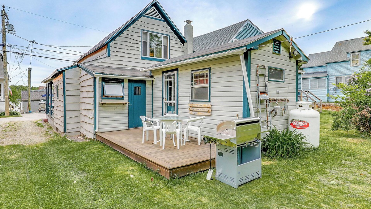 Blodgett Landing Cottage | Newbury Family Getaway: Walk to Lake Sunapee
