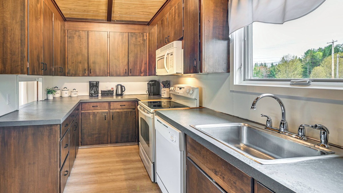 Essex County Cottage | Newcomb Retreat w/Mountain Views & Fire Pit!