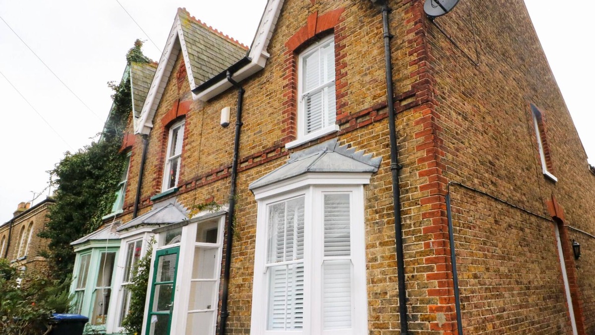 Whitstable Cottage | NEWDEN COTTAGE, pet friendly, character holiday cottage in Whitstable