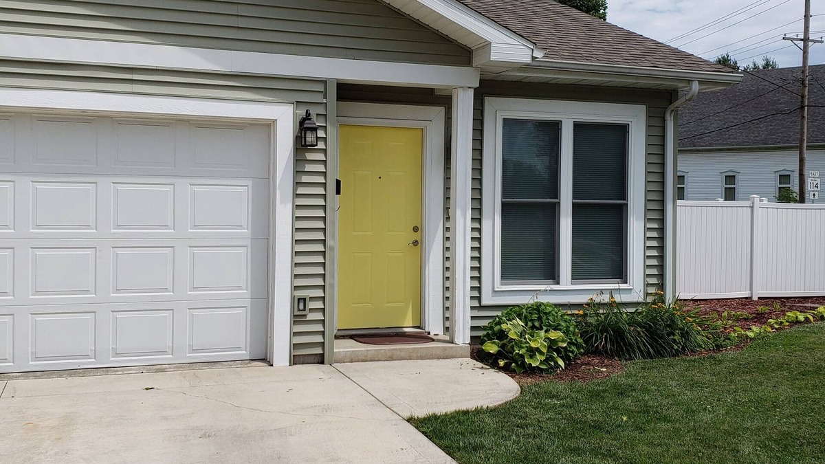 Rensselaer Apartment | Newer 2 bedroom 1 bath with attached garage and free washer/dryer in a great loc