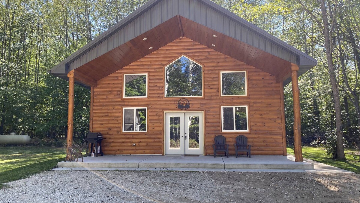 Kalkaska Cabin | Newer 2 bedroom with loft cabin in the woods
