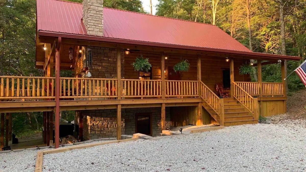 Carbon Hill Cabin | NEWER cabin, 5 BR, 2 fireplaces, hot tub, privacy