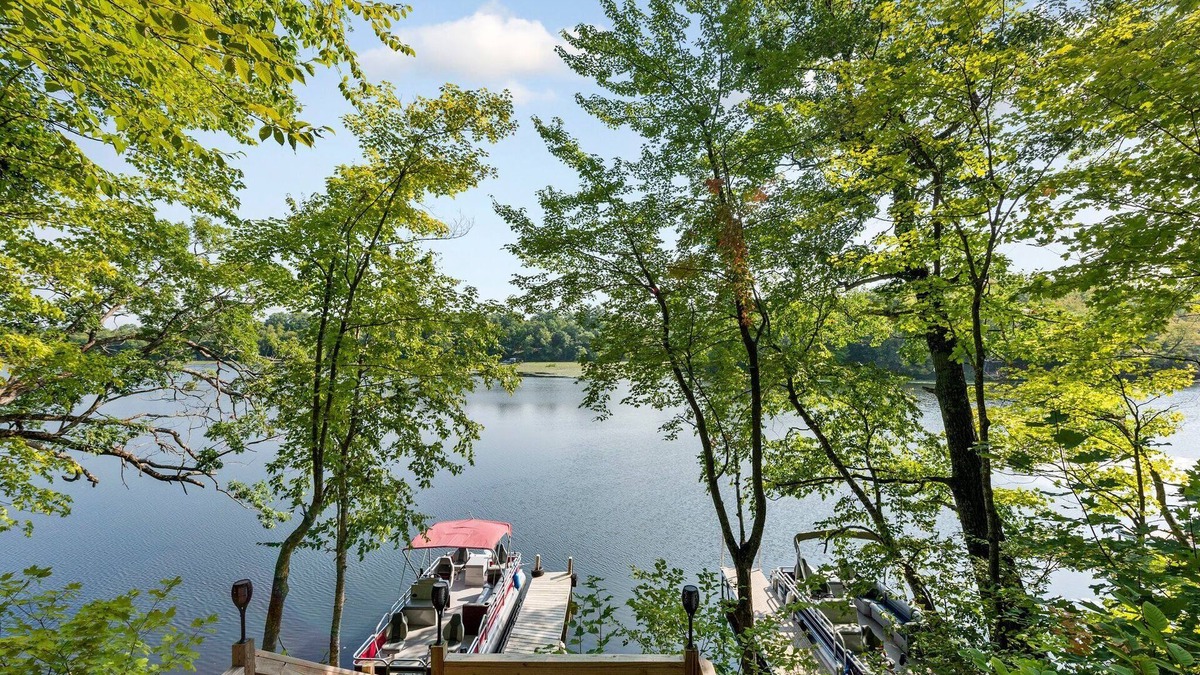 Brill Cabin | Newer Constructed Lakeside Lodge! Pontoon Rental! Waterfront 4 bedrooms, 2 baths