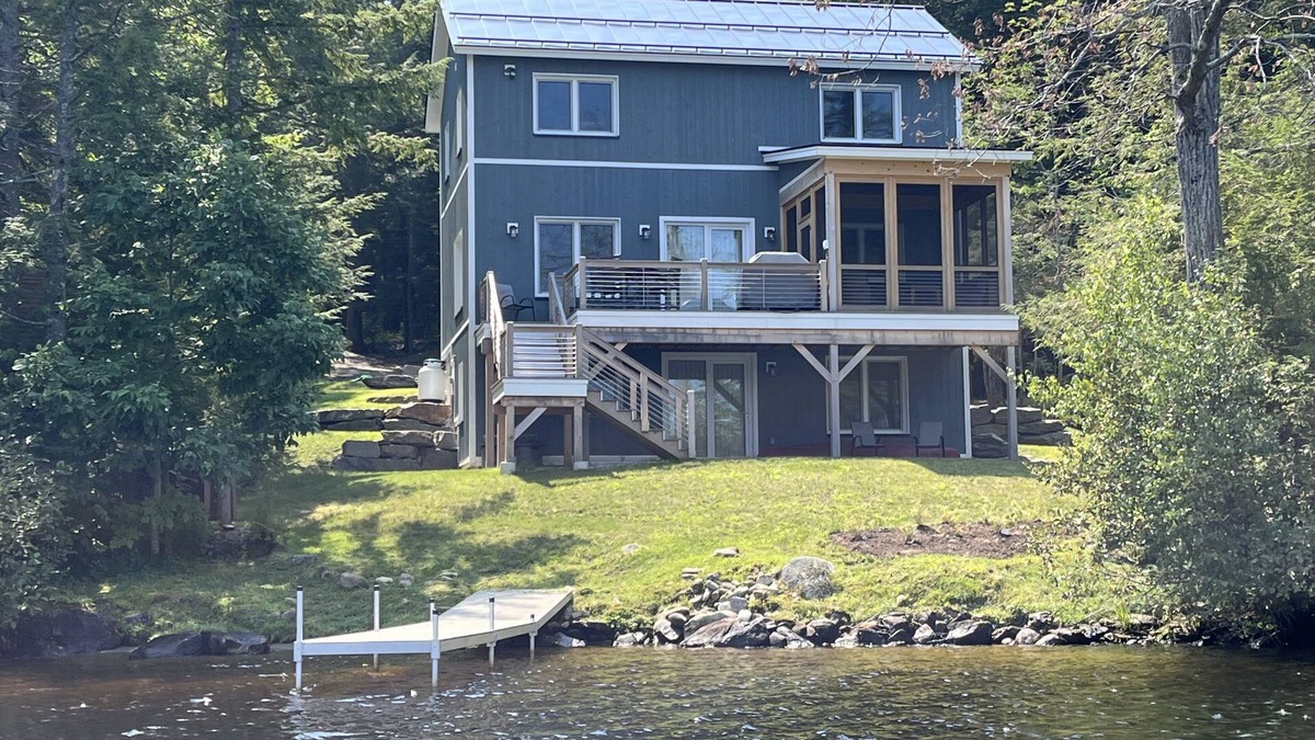 Union House | Newer Construction waterfront house with AC and WiFi in Barnstead