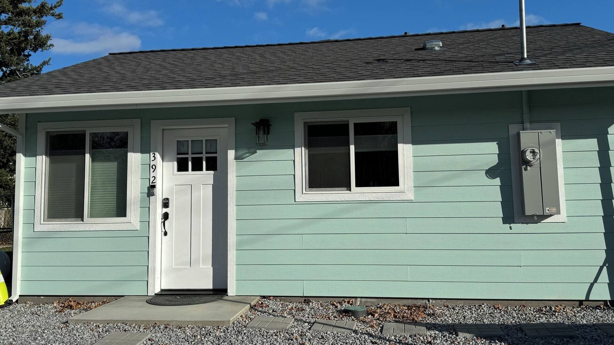 Weed Cottage | Newer Cozy Cottage w/Saltwater Spa!