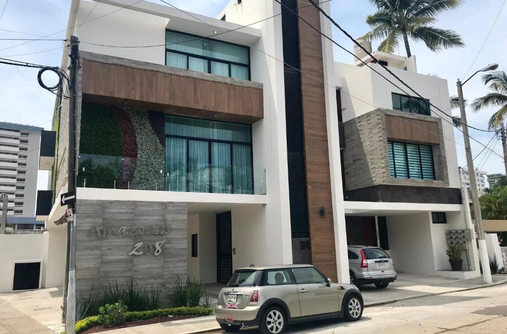 Las Gaviotas Apartment | Newer Ground Floor Apartment Near The Beach, Shops
