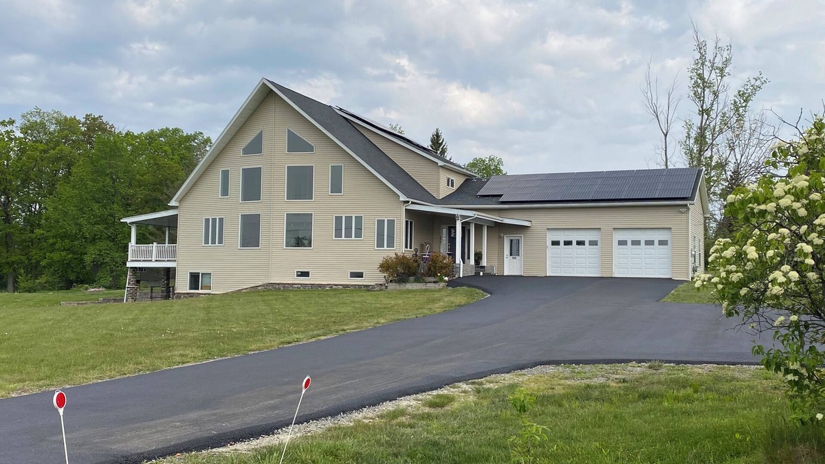 Ithaca House | Newer house for quiet groups, great views near Cornell and Ithaca downtown, 6-11
