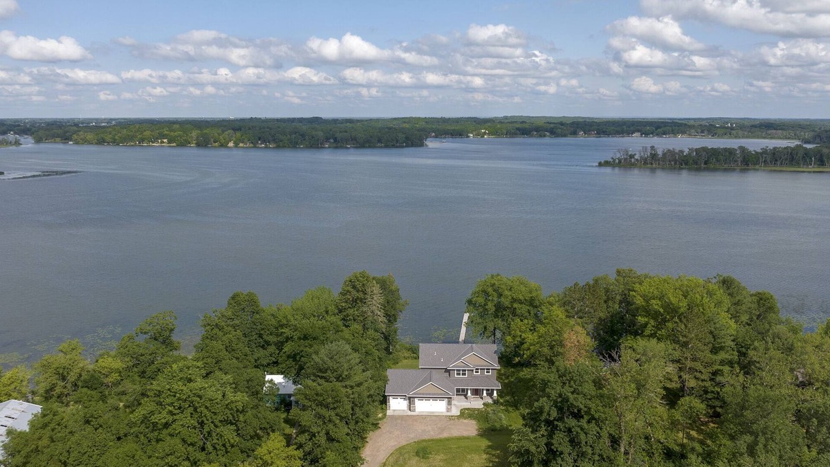 Grandy House | Newer Lakehouse on 100ft of Shoreline