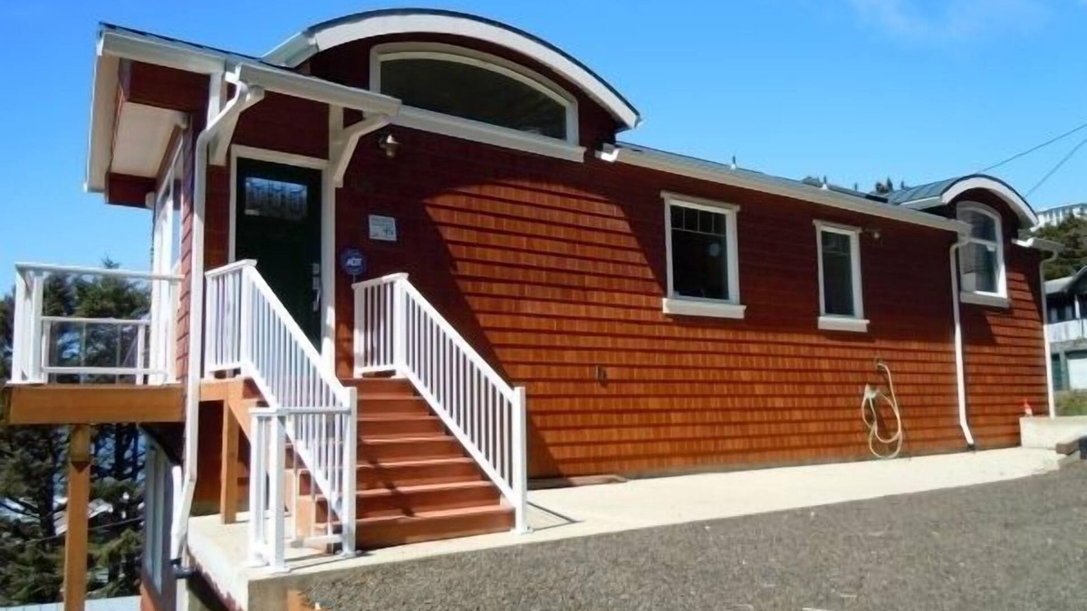 Oceanside House | NEWER OCEANSIDE HOME AWESOME VIEWS! PET FRIENDLY! EZ Walk to Beach