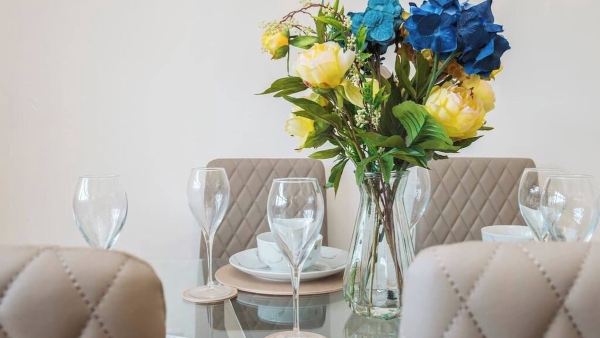 Custom House House | Newham Excel E16 - 3 bed 2.5 bath house w Free parking, 3 Bed 1.5 bath House with Parking Close to E