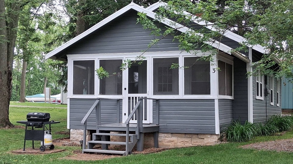 Lakeview Cottage | Newland's Resort Hill Cottage #3 on Indian Lake with a boat dock