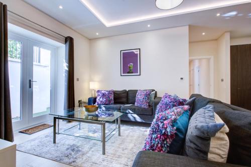 Surbiton Hill Apartment | Newlands Pepe by Artsy