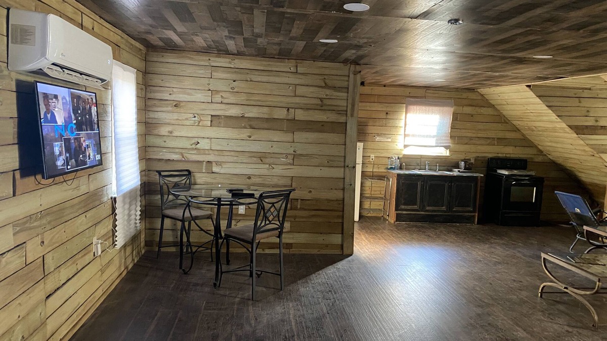 Marvell Apartment | Newly added studio apartment, above garage.