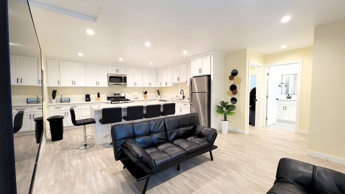 Beverly Hills House | Newly built 2 bedroom ADU near Beverlywood. 5 minutes to Rodeo Drive!