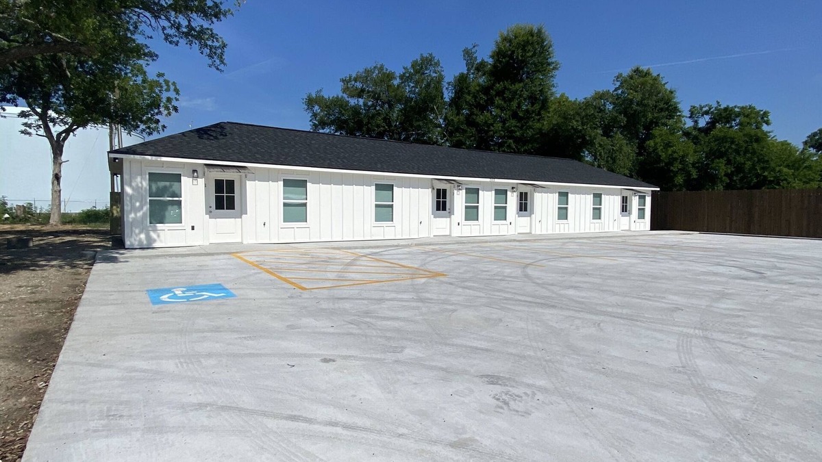 Sulphur Apartment | Newly built apartments! Less than a mile from SPAR water park