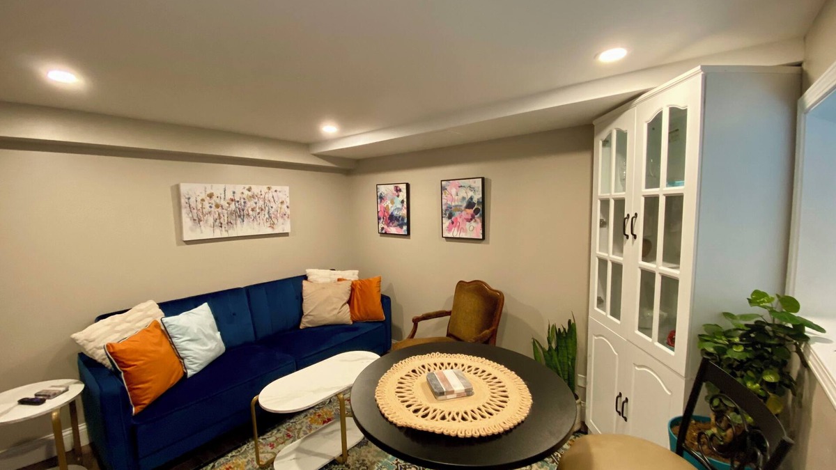 Oak Park Apartment | Newly Built, Bright Garden Studio in Oak Park.
