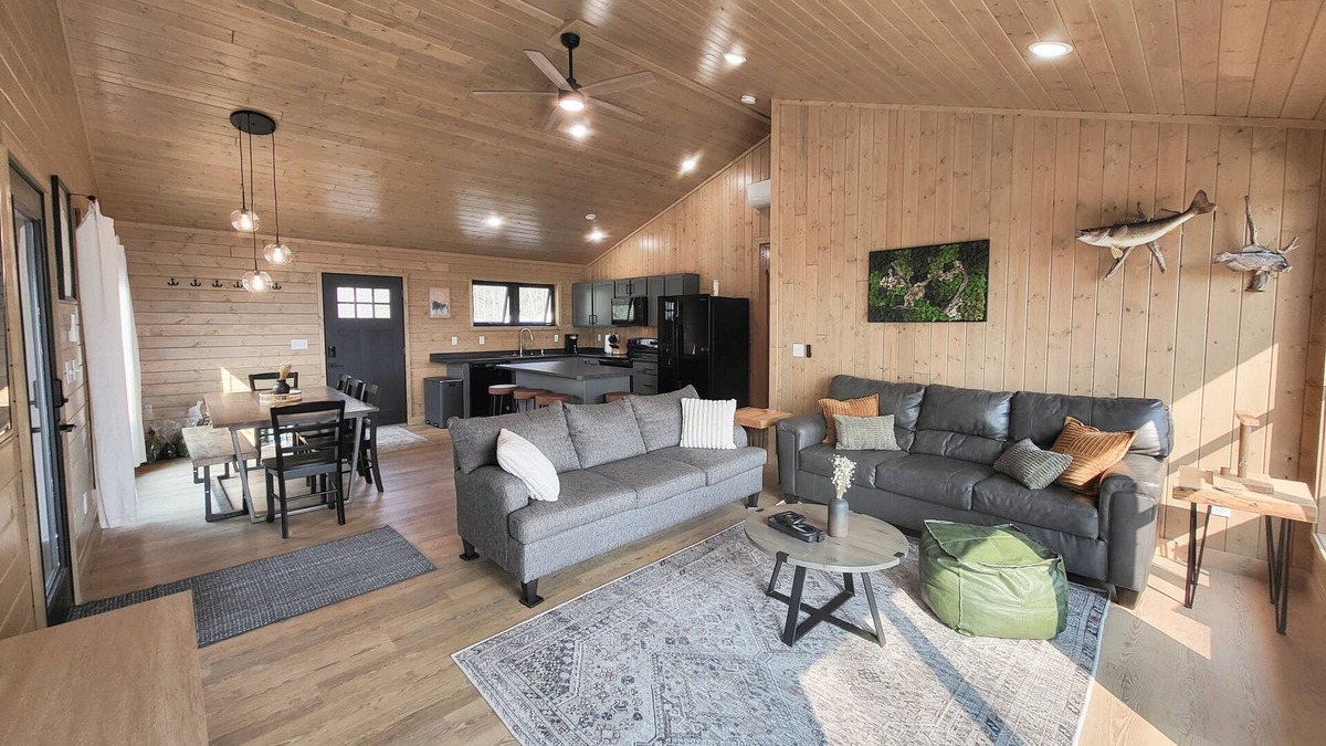 Lake Jessie Cabin | Newly Built Cedarpoint Cottage -Cozy and Relaxing on Jessie Lake -Pet Friendly